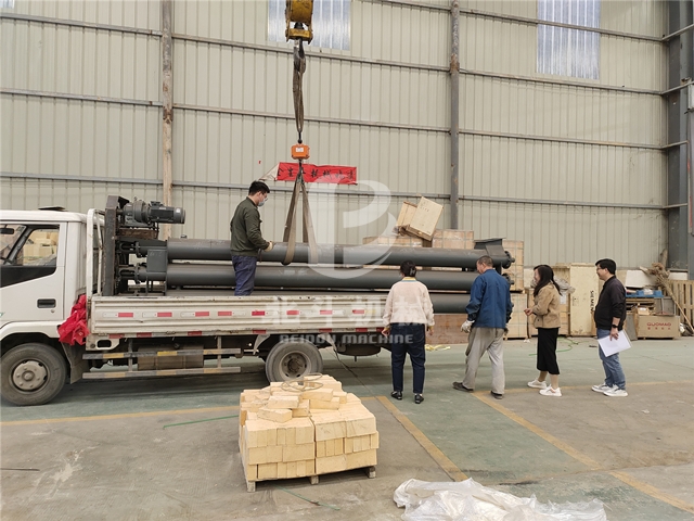 北斗機械冷炭機得到客戶認(rèn)可,裝車發(fā)往濟(jì)源