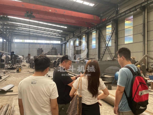 北斗機械實力引客！客戶實地考察炭化爐